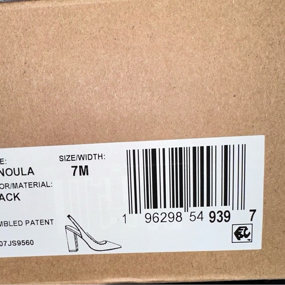 Jessica Simpson black patent heels with sling back strap - Picture 7 of 8